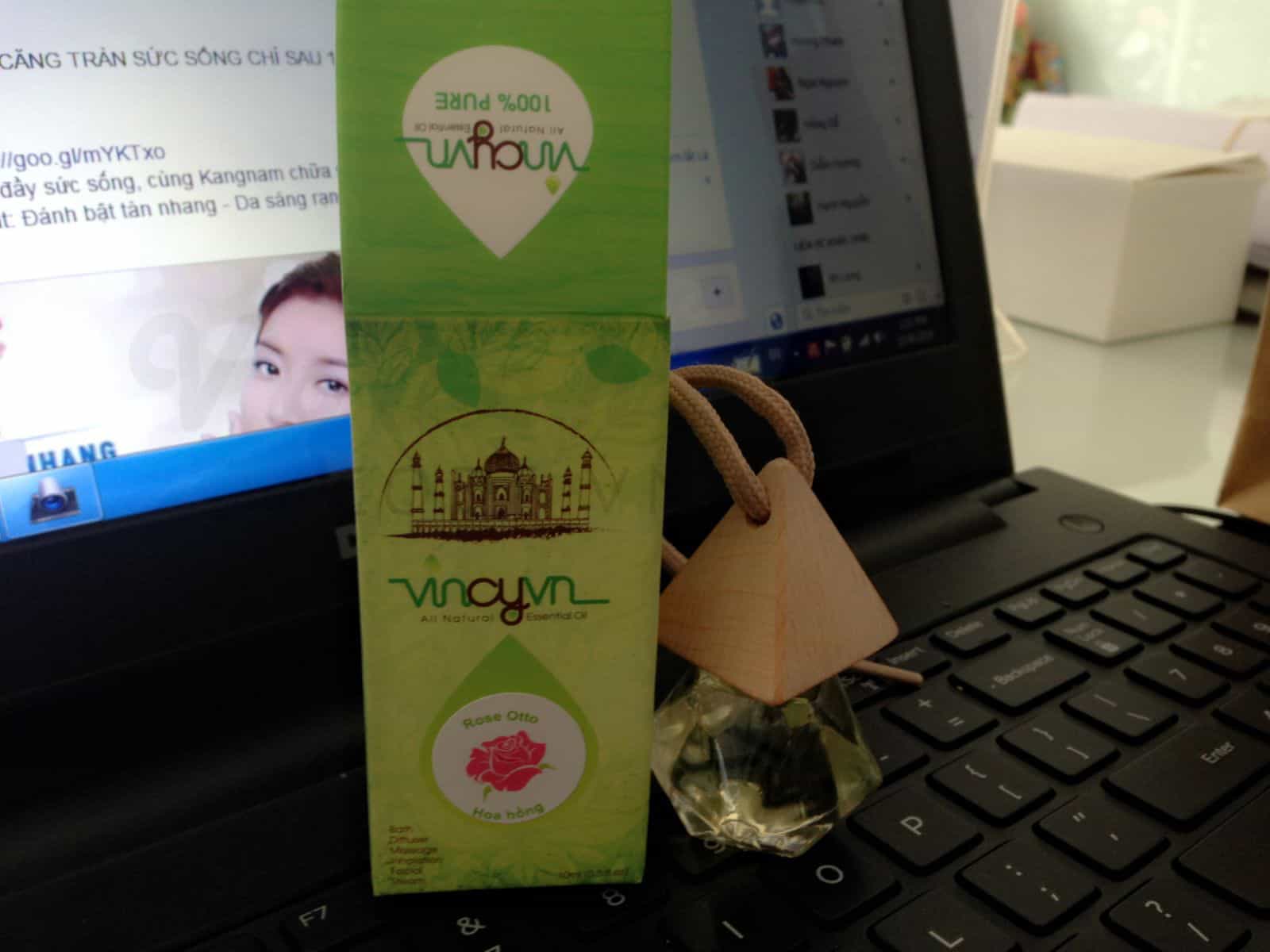 Tinh d%E1%BA%A7u hoa h%E1%BB%93ngVincyvn.5.4jpg Review tinh dầu hoa hồng - Công dụng, cách sử dụng đúng nhất