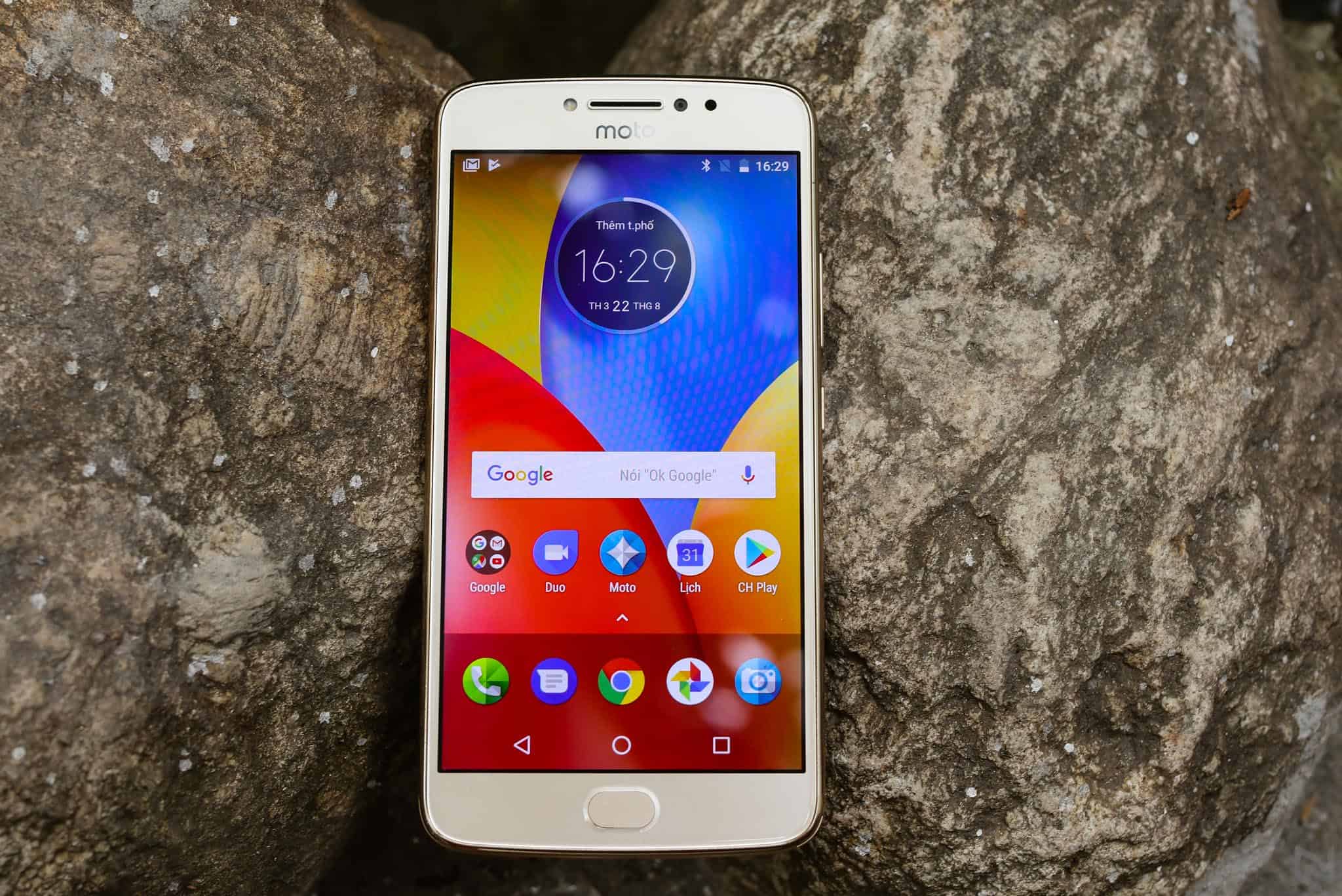 Top 5 dien thoai pin khung nhat hien nay Motorola Moto E4 Plus 5 Top 5 điện thoại smartphone pin khủng nhất hiện nay