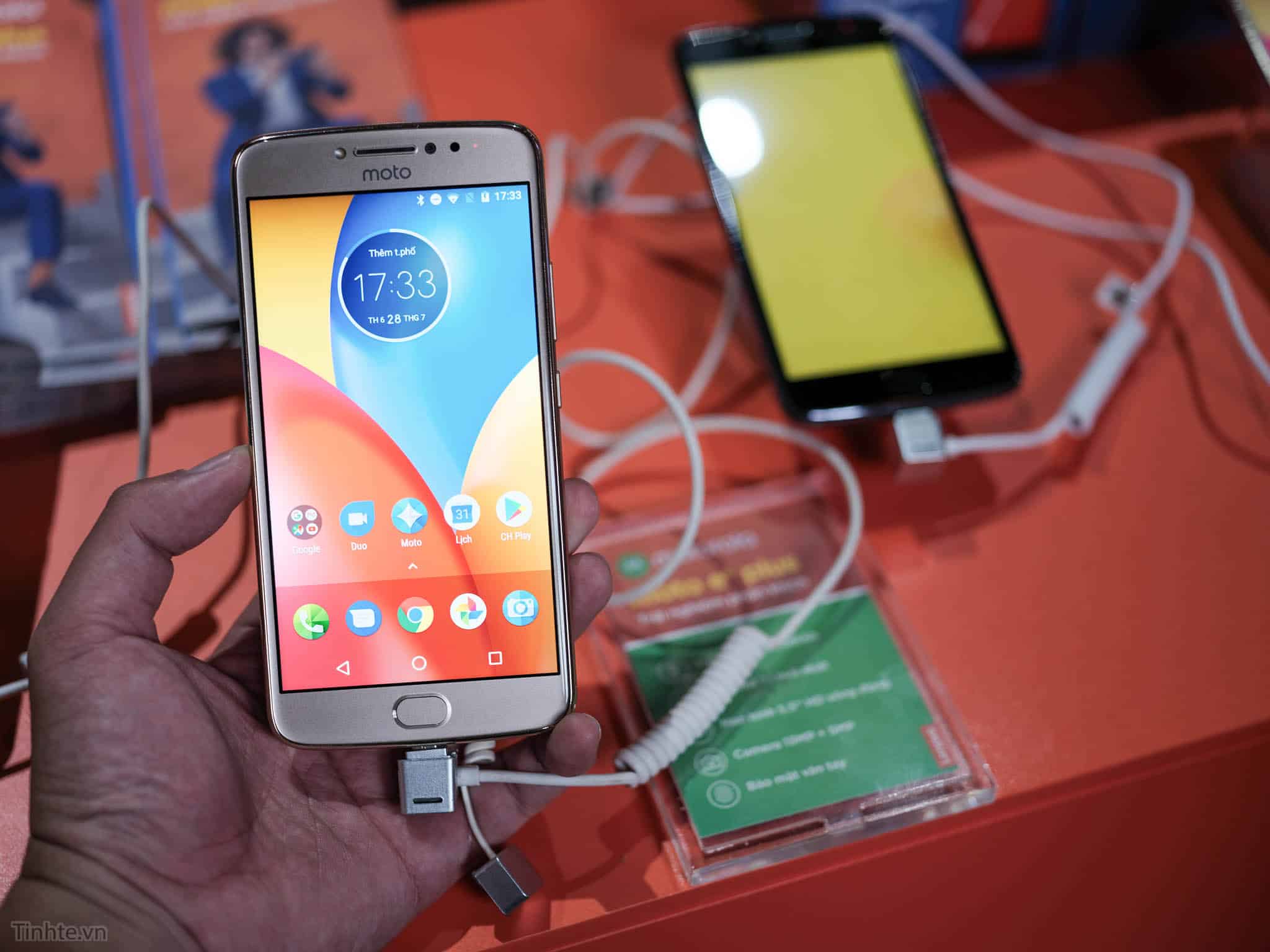 Top 5 dien thoai pin khung nhat hien nay Motorola Moto E4 Plus 6 Top 5 điện thoại smartphone pin khủng nhất hiện nay