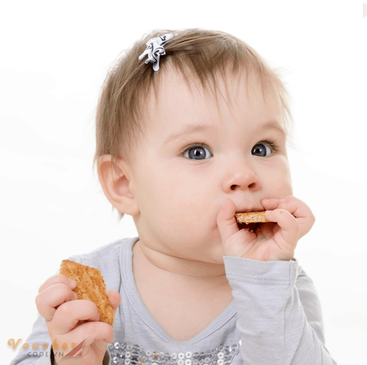 Có nên cho bé ăn bánh ăn dặm?