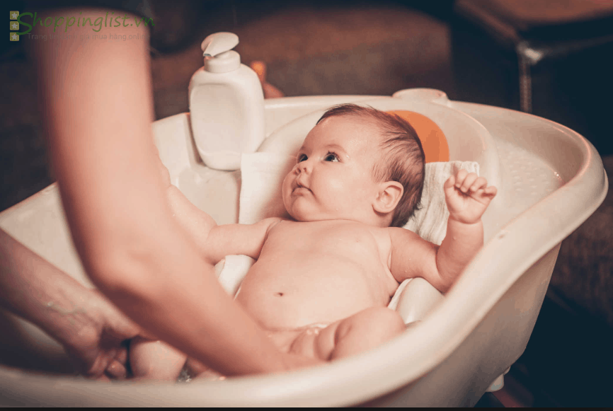 Chau tam cho be loai nao tot 2 Những lưu ý khi chọn chậu tắm cho bé