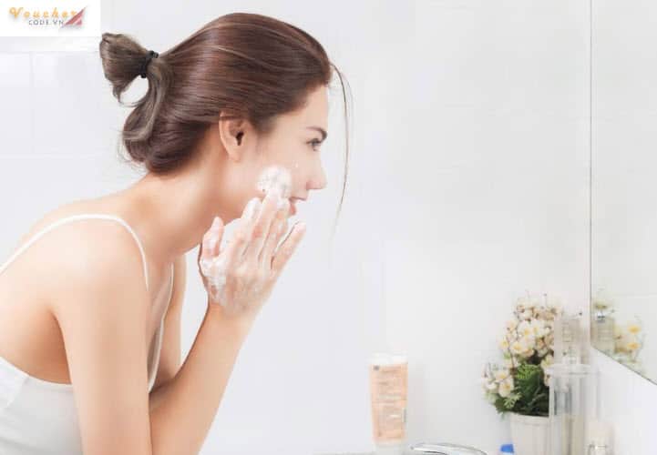 Có nên dùng xà phòng rửa mặt trị mụn
