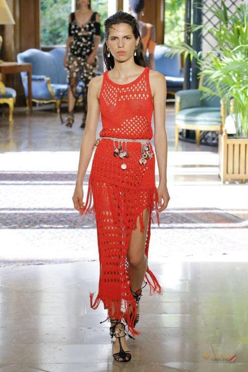 Xu hướng thời trang nữ 2020: Thiết kế đan móc.