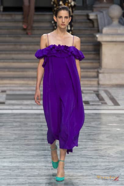 Xu hướng màu sắc thời trang xuân hè năm 2020: Màu tím.