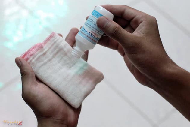 Tẩy lông mặt bằng oxy già    