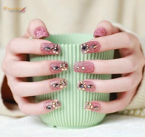 Mẫu nail đính đá