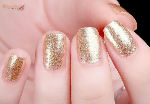 Mẫu nail vàng ánh kim