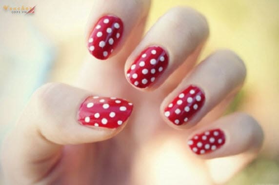 Mẫu nail họa tiết chấm bi