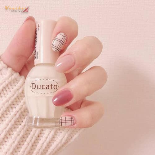 Nail màu nude nhẹ nhàng