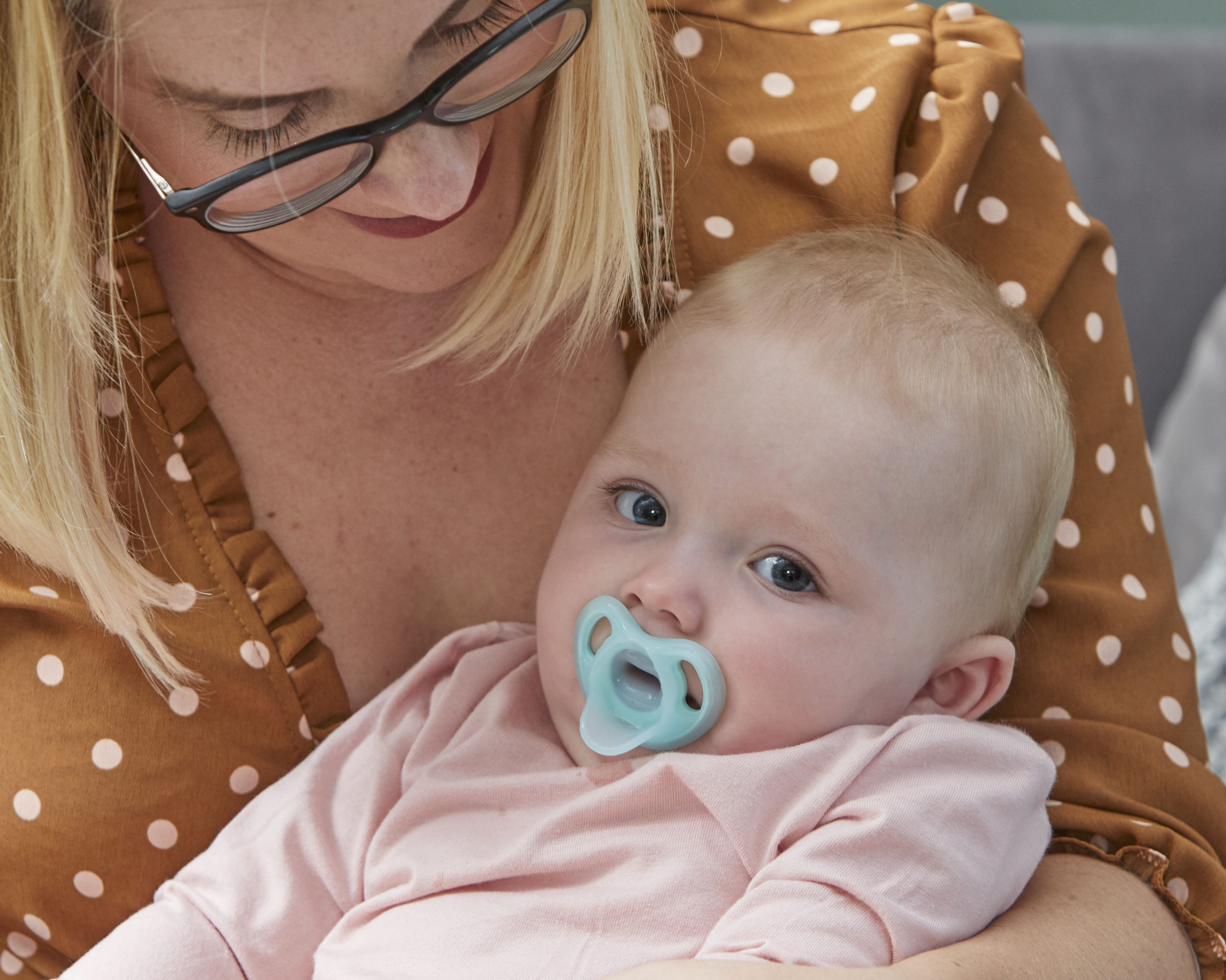 Ty ngam silicon Tommee Tippee sieu nhe an toan cho be so sinh