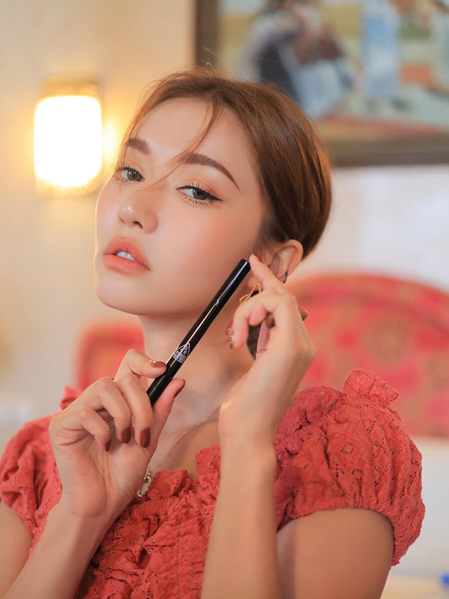 Bút kẻ mắt là gì